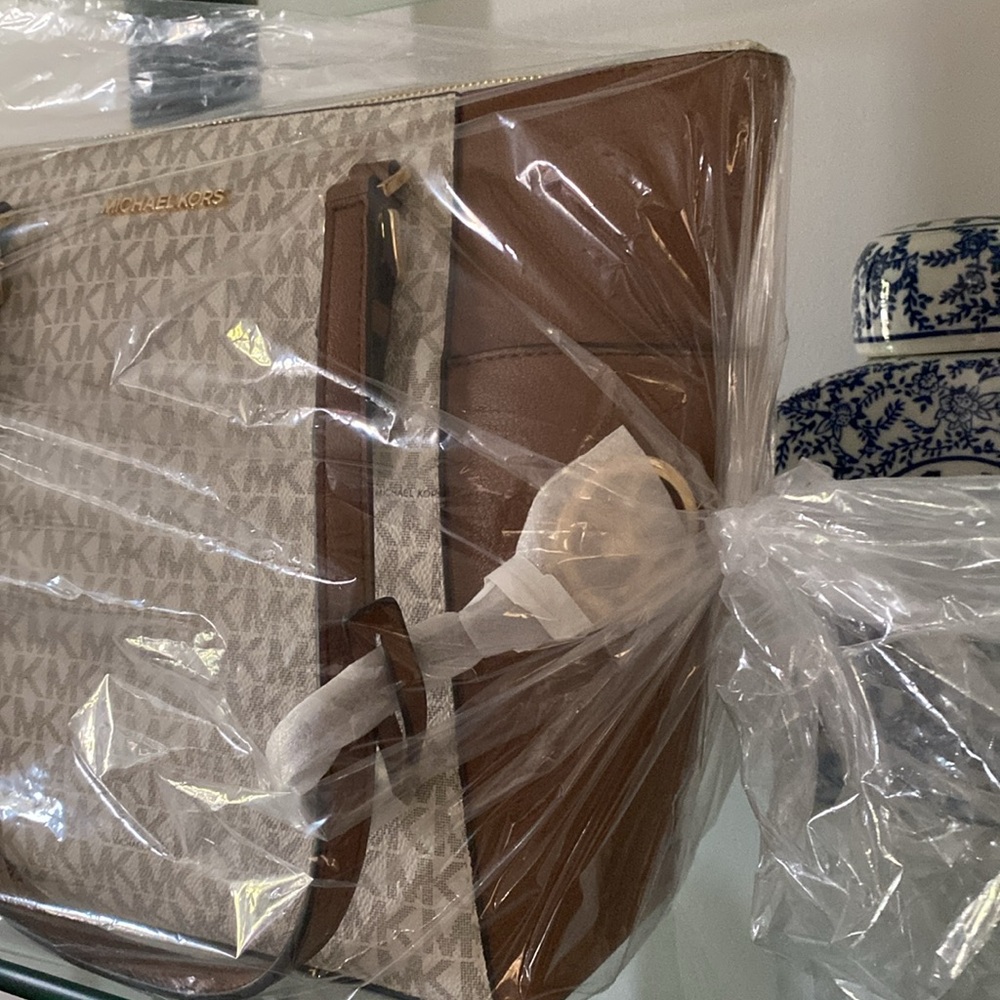 MICHAEL KORS PURSE☀️❤️ NEW WITH TAGS - Picture 3 of 8